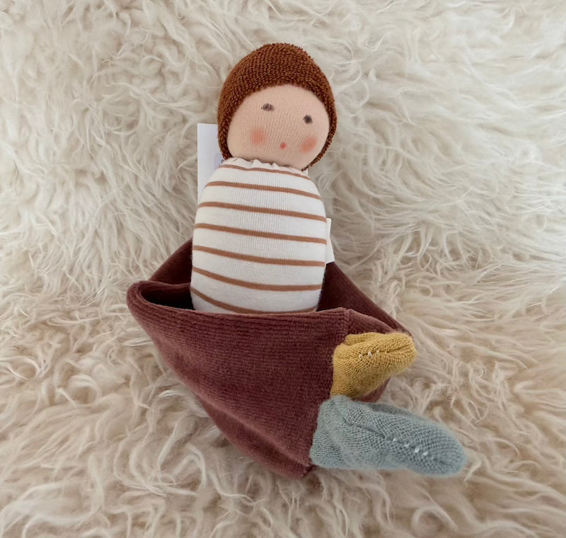 Eichenbaby im Rindenbett gestreift, braun, Nanchen 770411