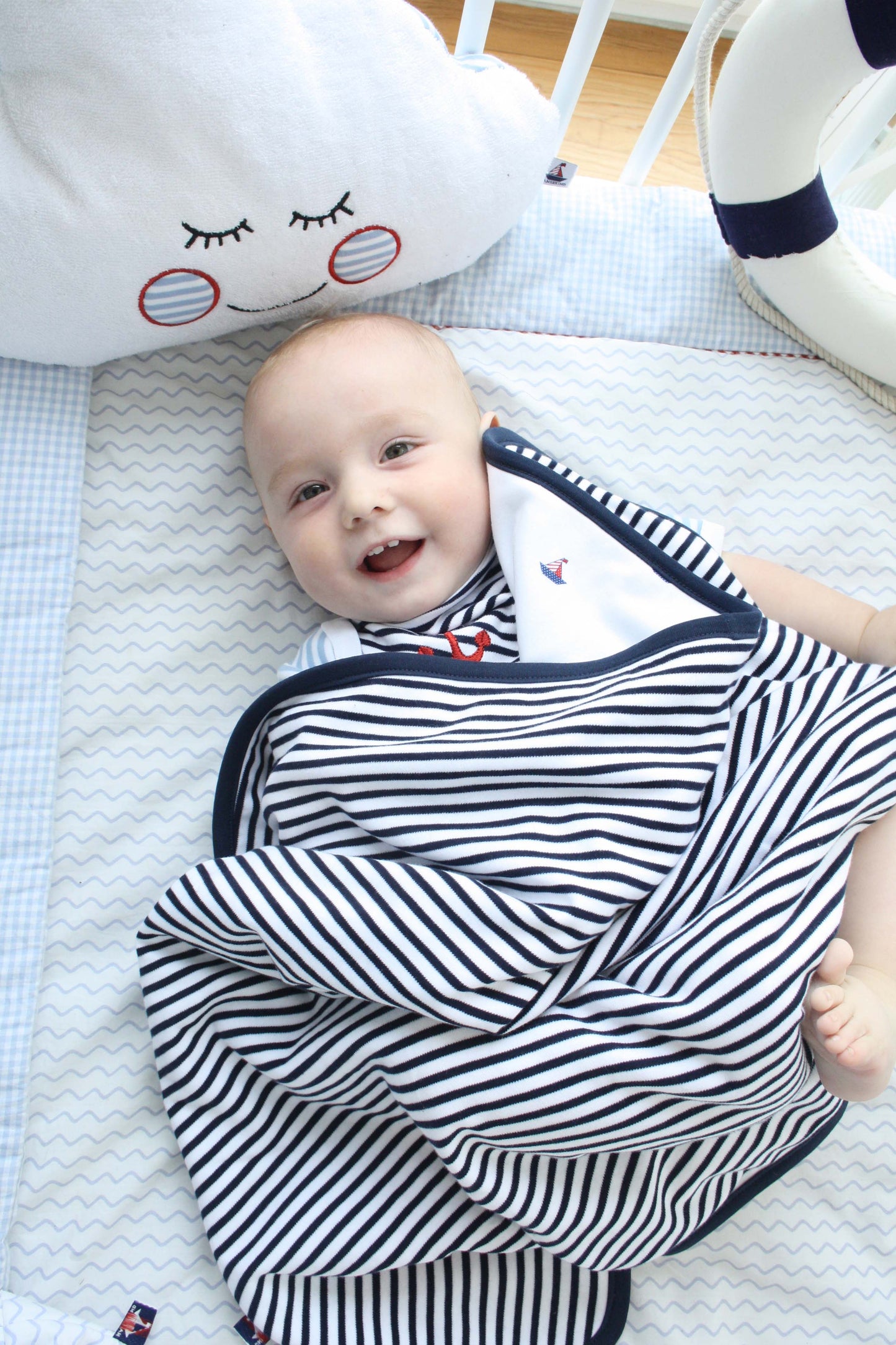 Bany-mit-navy-Decke-1TobPAaciAdKej
