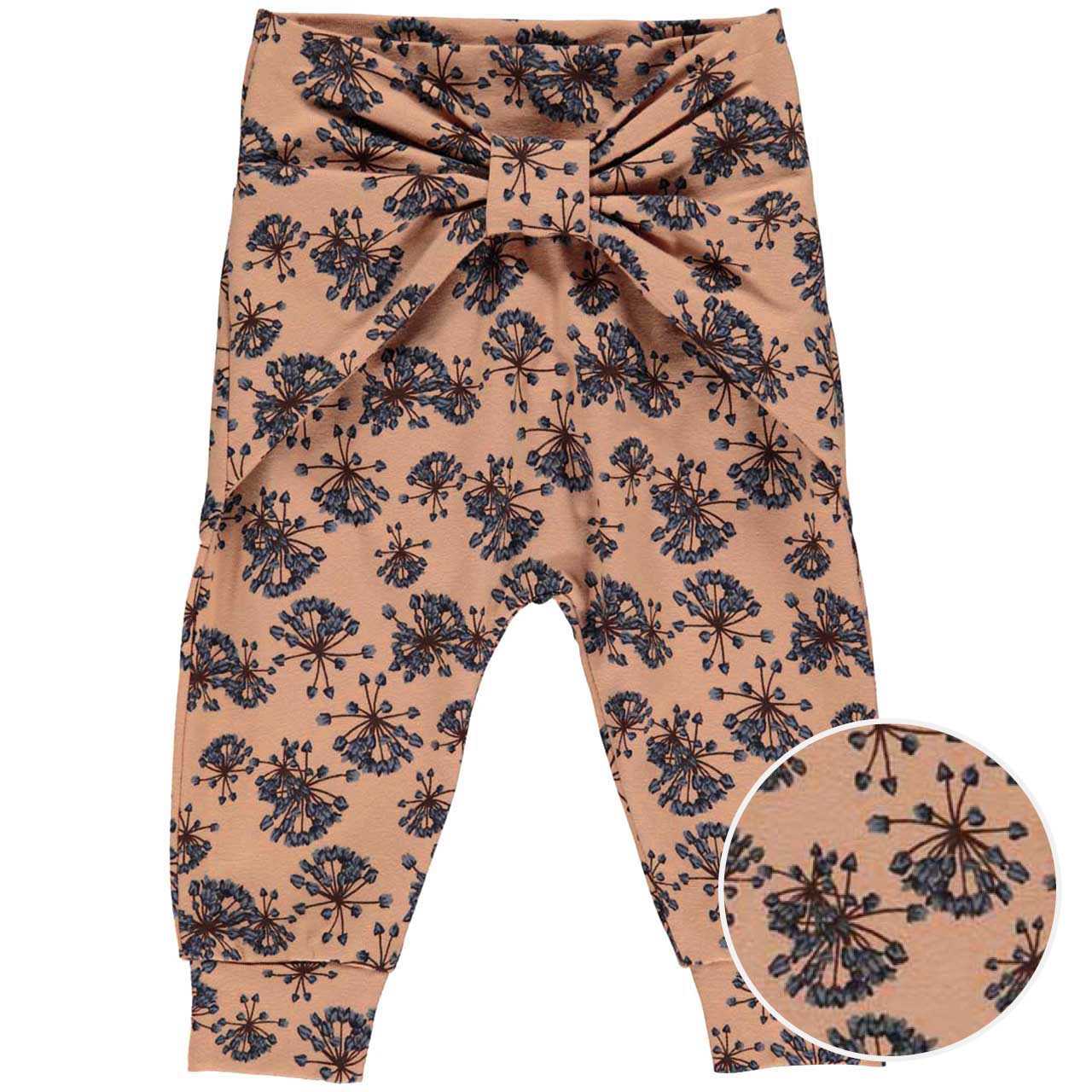 muesli-hose-braun-ang-blumen-1