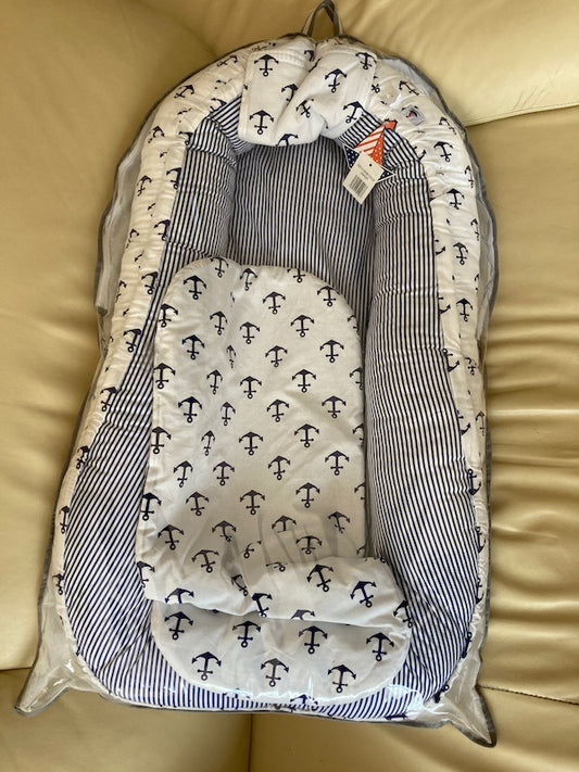 Babynestchen mit Umrandung, blau, HANSEKIND 20214