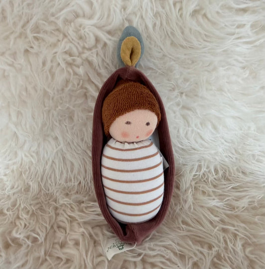 Eichenbaby im Rindenbett gestreift, braun, Nanchen 770411