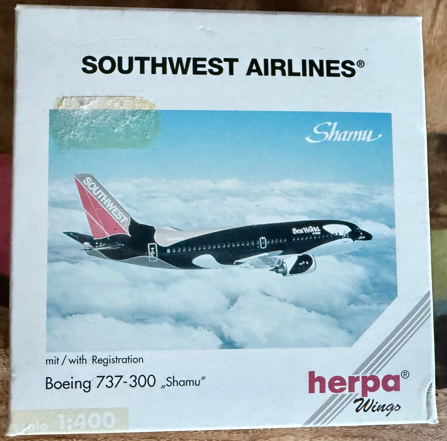 Modell Boeing B737-3H4 Southwest Airlines N334SW Shamu - Sea World colours - Herpa 560207