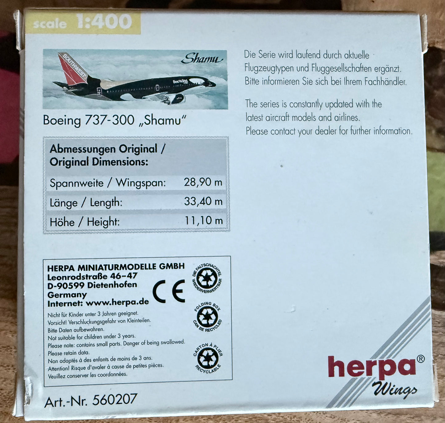 Modell Boeing B737-3H4 Southwest Airlines N334SW Shamu - Sea World colours - Herpa 560207