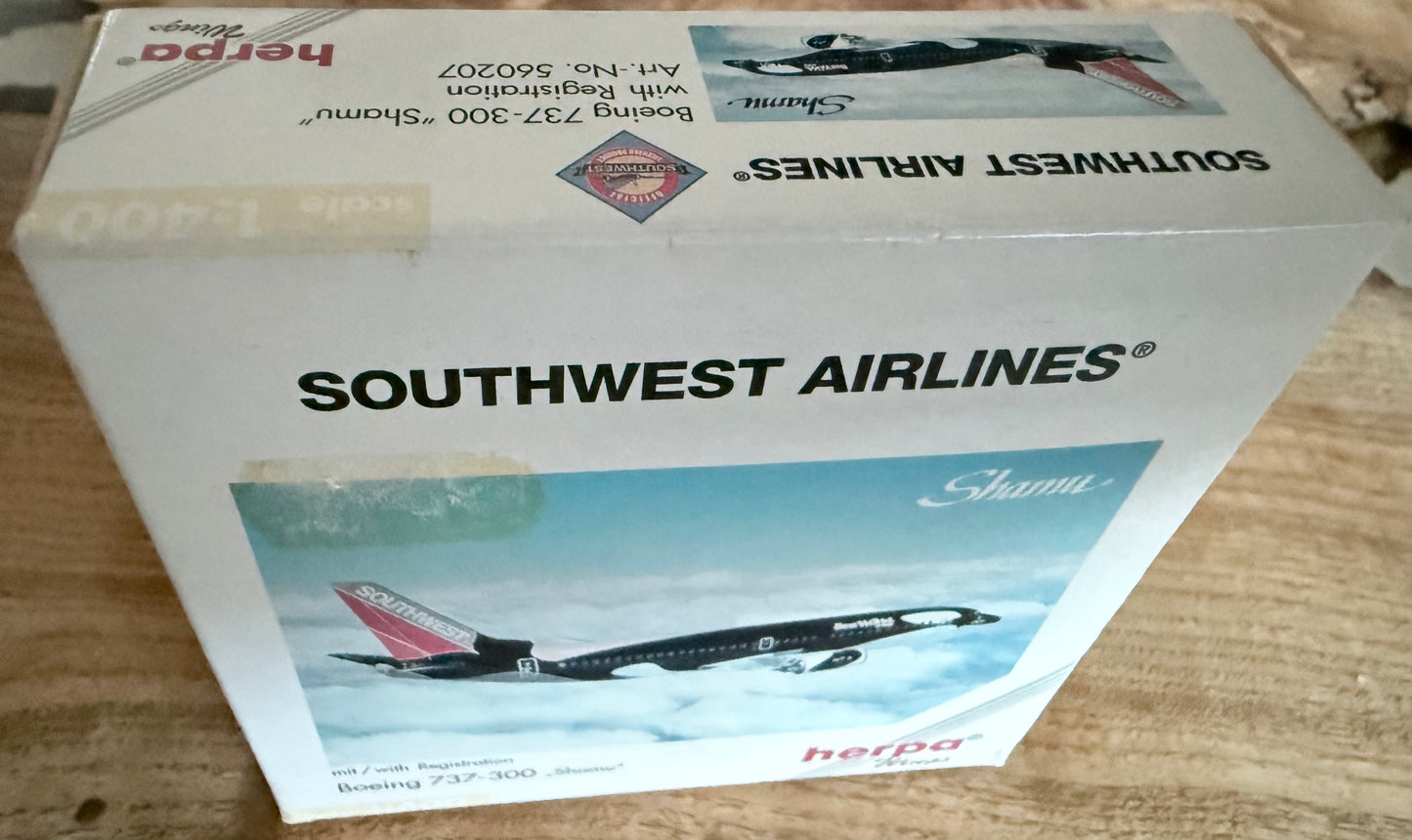 Modell Boeing B737-3H4 Southwest Airlines N334SW Shamu - Sea World colours - Herpa 560207