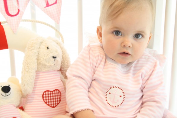 baby-mit-t-shirt-still-rosa4fPgM7JDGHSoA_600x600
